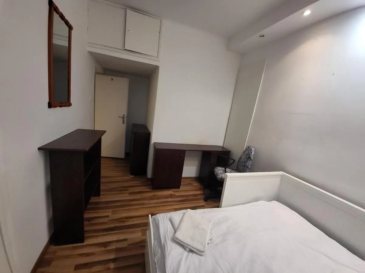 Bed & Breakfast Koszykowa Rooms Near Warsaw Central Station Poland