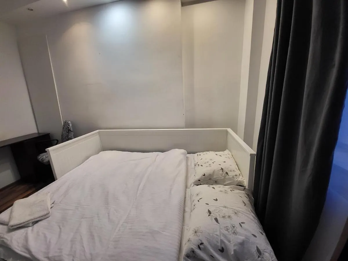 Bed & Breakfast Koszykowa Rooms Near Warsaw Central Station