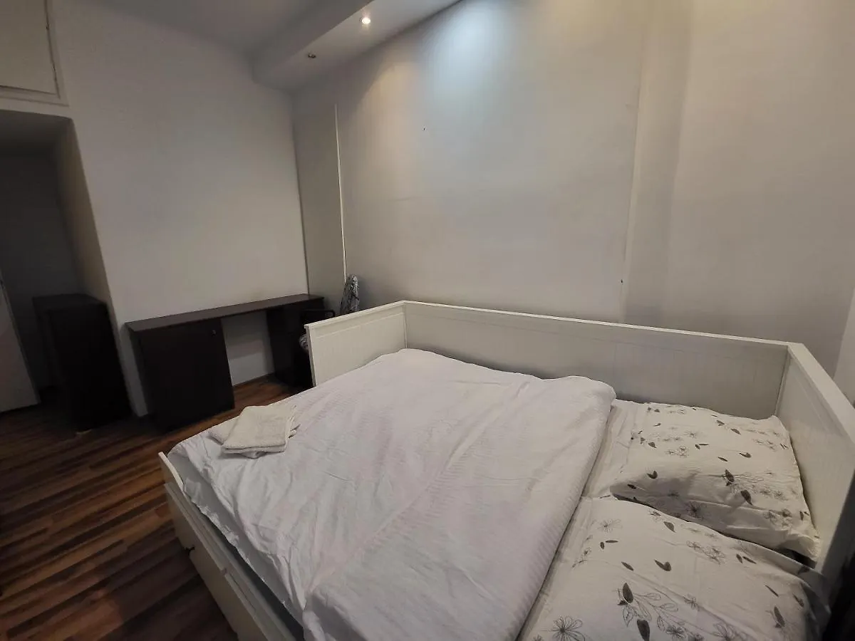 Bed & Breakfast Koszykowa Rooms Near Warsaw Central Station