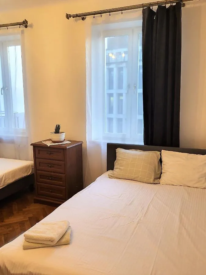Koszykowa Rooms near Warsaw Central Station