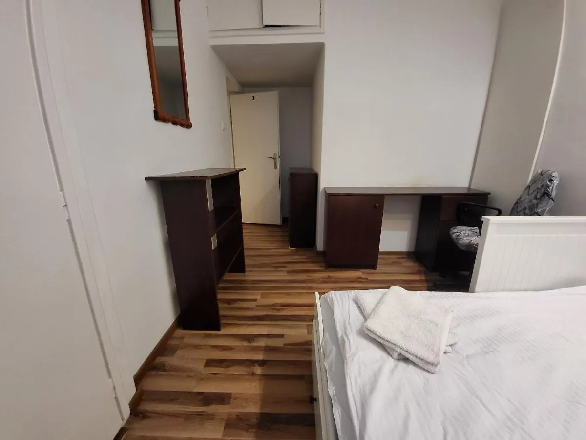 Koszykowa Rooms near Warsaw Central Station 0*,  Polska